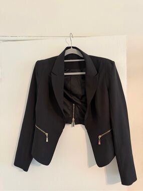 🖤 Black Cropped Zip Detail Blazer – $14 🖤